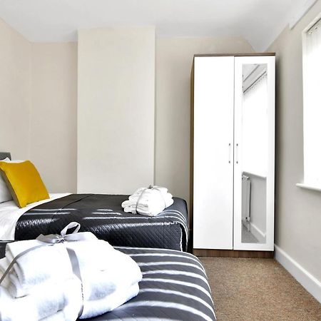 Xclusive Living Stay Near Airport & Nec, The Whitecroft Sheldon  ภายนอก รูปภาพ
