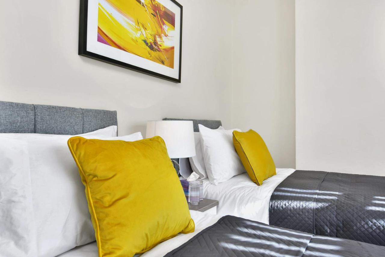 Xclusive Living Stay Near Airport & Nec, The Whitecroft Sheldon  ภายนอก รูปภาพ