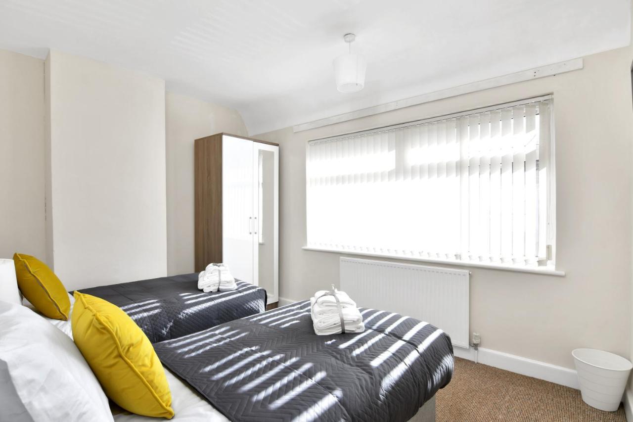 Xclusive Living Stay Near Airport & Nec, The Whitecroft Sheldon  ภายนอก รูปภาพ