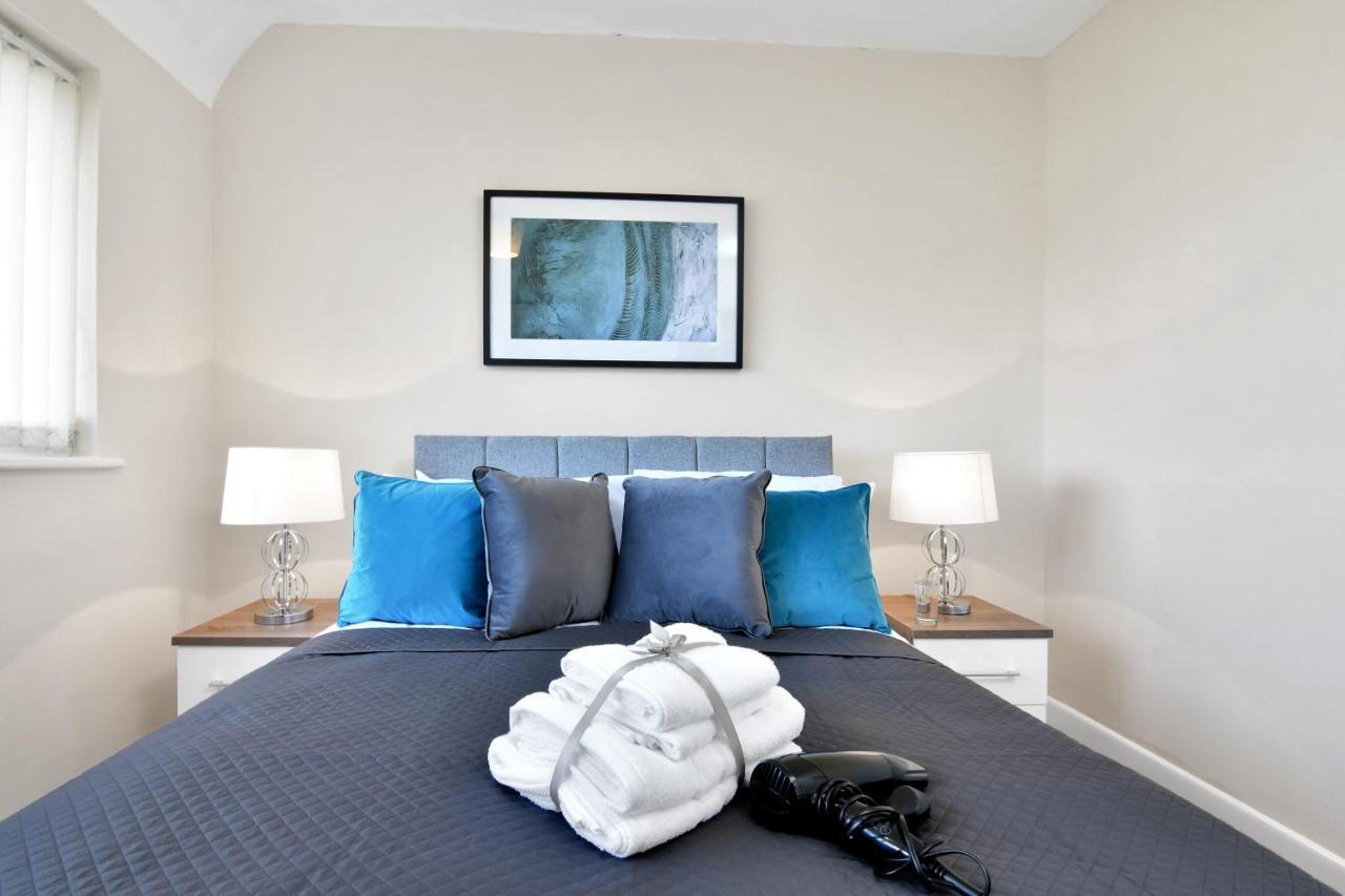 Xclusive Living Stay Near Airport & Nec, The Whitecroft Sheldon  ภายนอก รูปภาพ