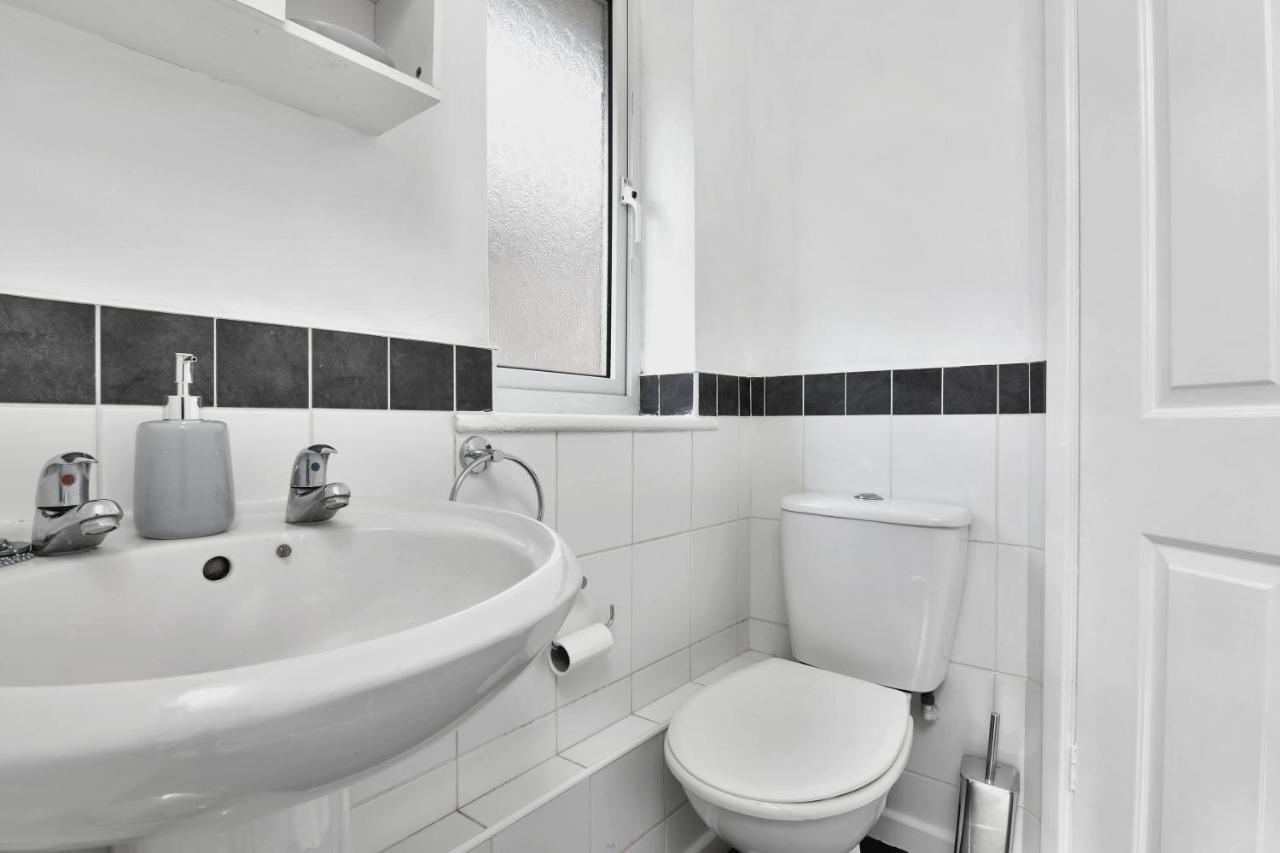 Xclusive Living Stay Near Airport & Nec, The Whitecroft Sheldon  ภายนอก รูปภาพ