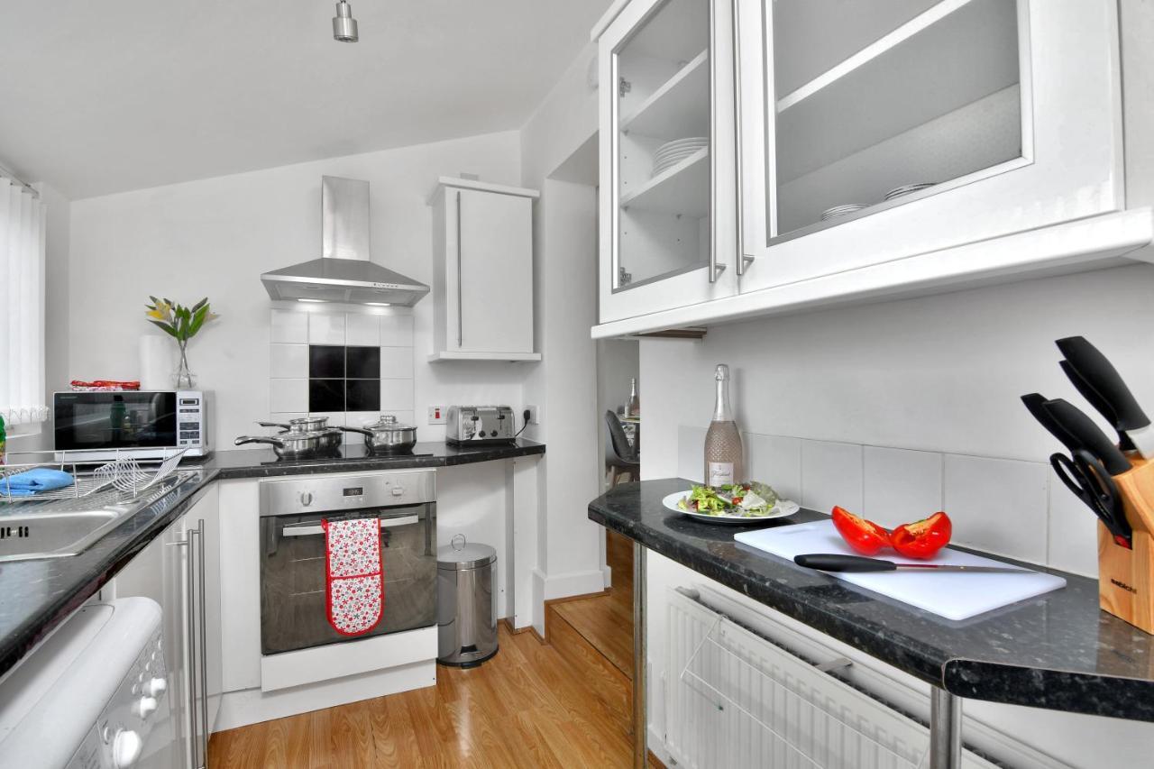 Xclusive Living Stay Near Airport & Nec, The Whitecroft Sheldon  ภายนอก รูปภาพ