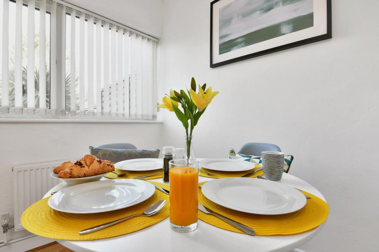 Xclusive Living Stay Near Airport & Nec, The Whitecroft Sheldon  ภายนอก รูปภาพ