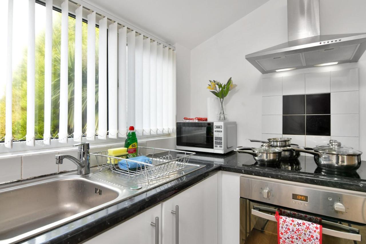 Xclusive Living Stay Near Airport & Nec, The Whitecroft Sheldon  ภายนอก รูปภาพ