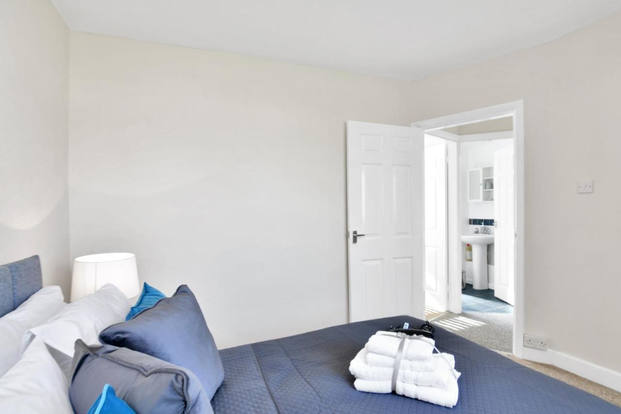 Xclusive Living Stay Near Airport & Nec, The Whitecroft Sheldon  ภายนอก รูปภาพ