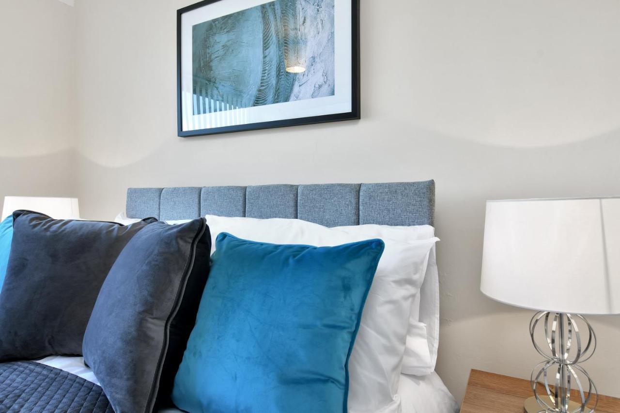 Xclusive Living Stay Near Airport & Nec, The Whitecroft Sheldon  ภายนอก รูปภาพ
