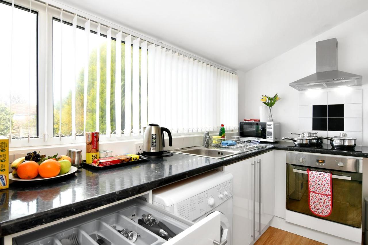 Xclusive Living Stay Near Airport & Nec, The Whitecroft Sheldon  ภายนอก รูปภาพ